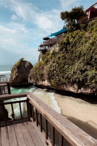 Read more about the article Suluban Beach Bali Complete 2023 Guide