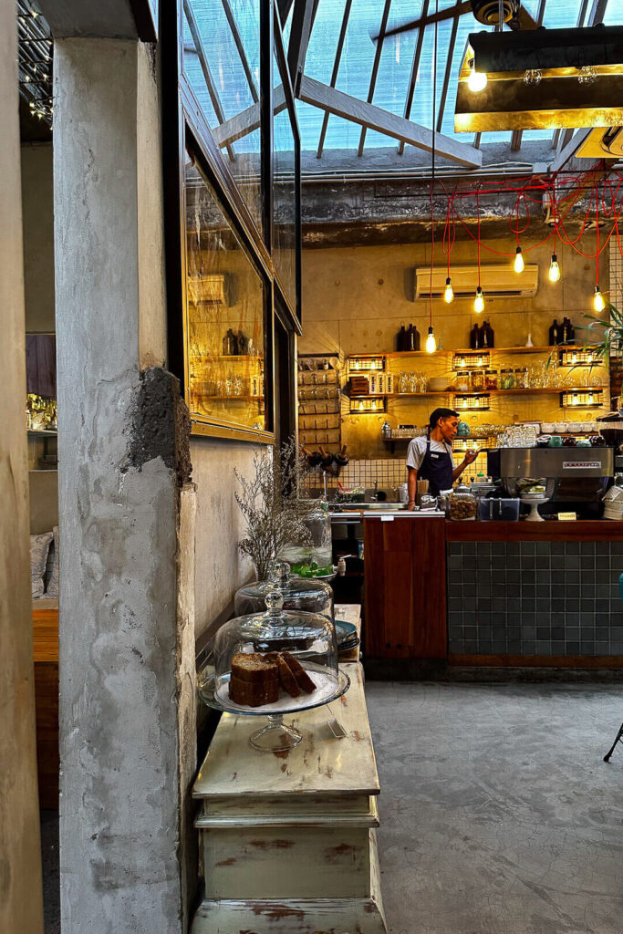 crumbs and coaster cafe in kuta bali